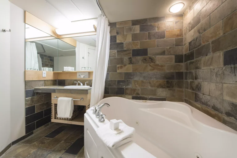 King Suite Bathroom with jetted tub